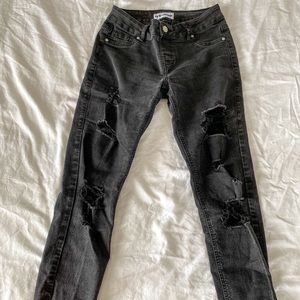 2/$40💜 CLOSET CLEAN OUT: Black ripped skinny jeans